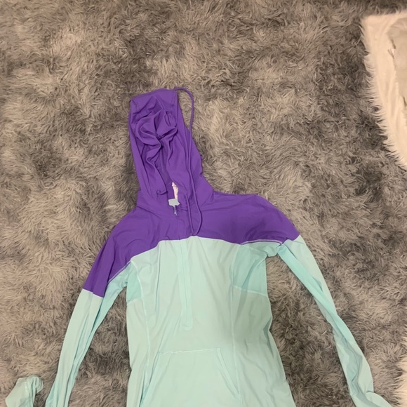 Lululemon - Picture 3 of 3